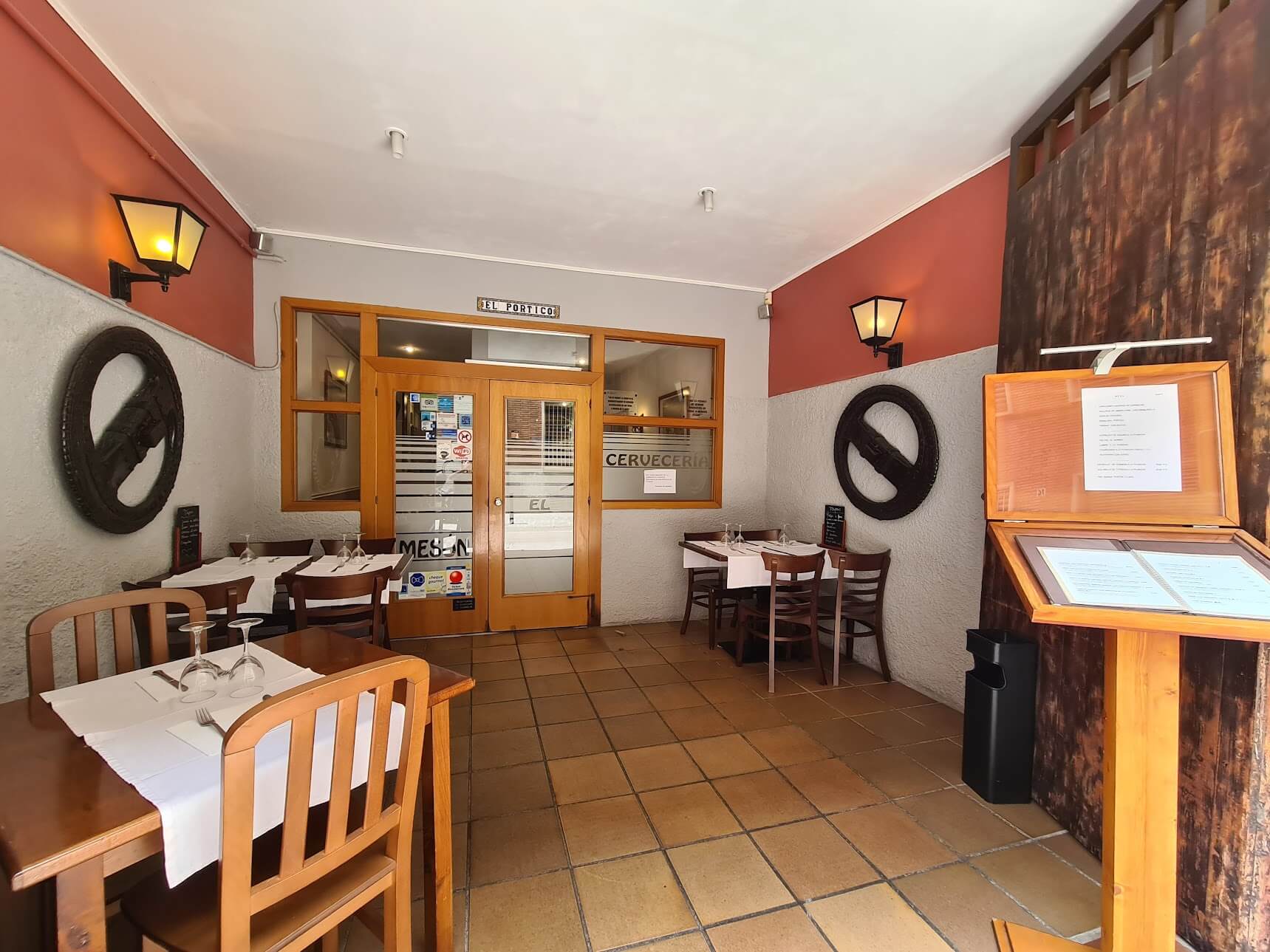 Ambiente acogedor en el restaurante gallego El Pórtico